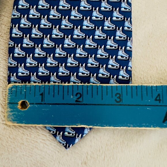 Vineyard Vines Ice Skates Silk Tie Navy Blue Handpicked By Shep & Ian 3.5" Width - Picture 4 of 6